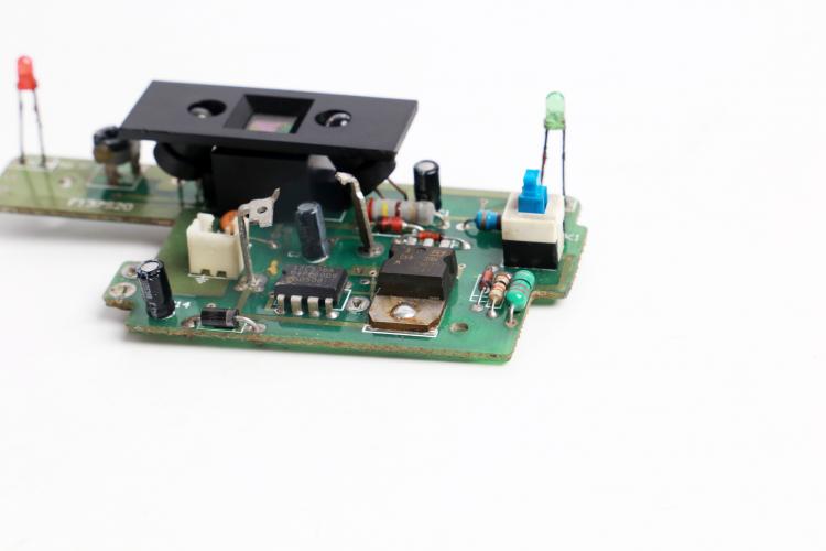 Dialog半導體公司率先推出汽車級可配置混合信號IC