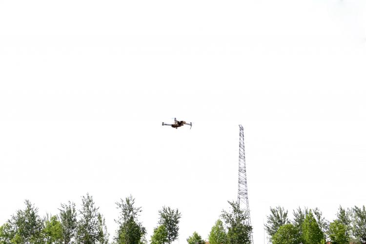 科學家研制出新型迷你無人機：不到100g重、飛行時長可達3小時