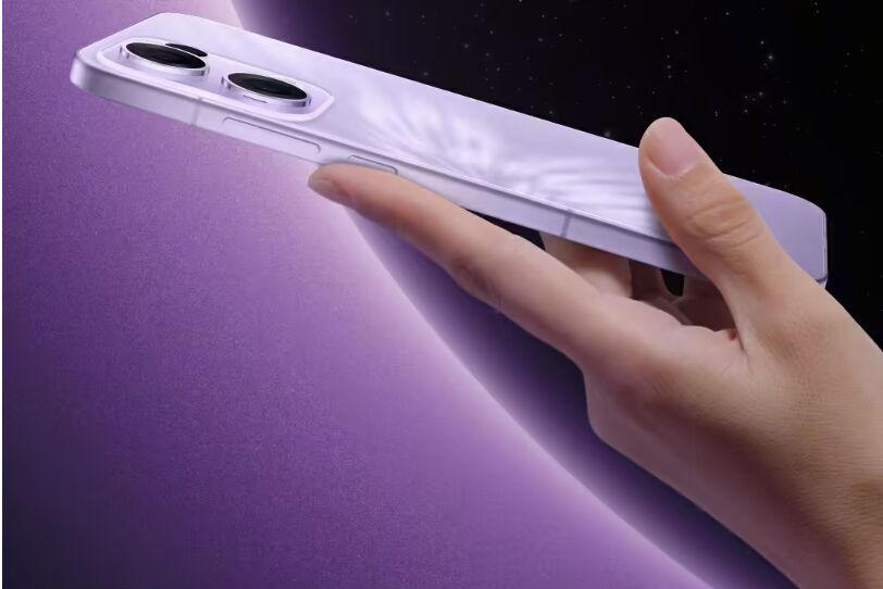 OPPO Reno 13 手機(jī)搭載 5600mAh 電池，采用“口袋無感設(shè)計(jì)”